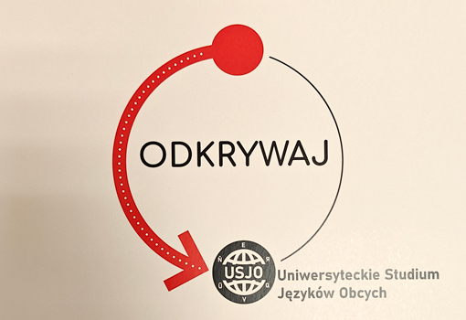 słowo odkrywaj w okręgu z czerwoną strzałką